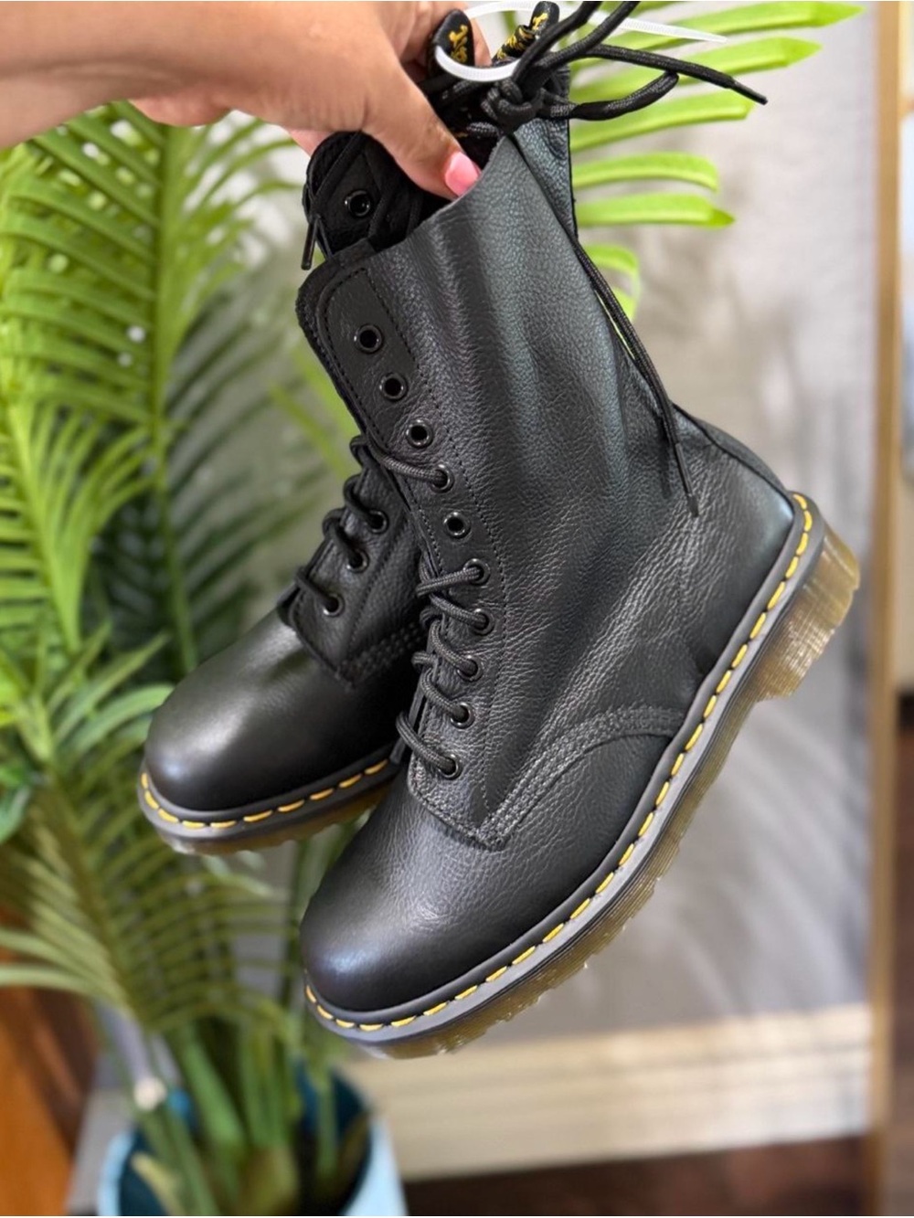 Black leather Dr. Martens 1460 Boots